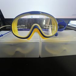 Kids Anti Fog Swimming Goggles With Built In Ear Plugs