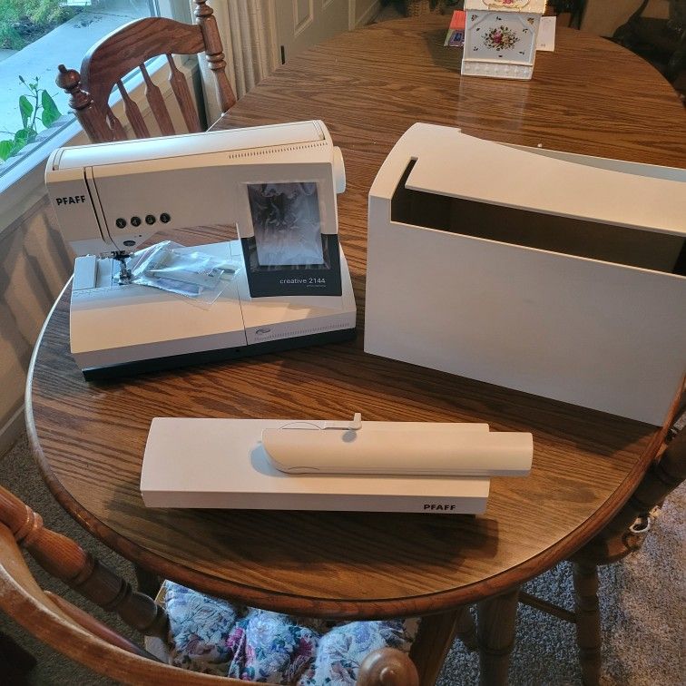 Pfaff Creative 2144 Sewing/Embroidery Machine