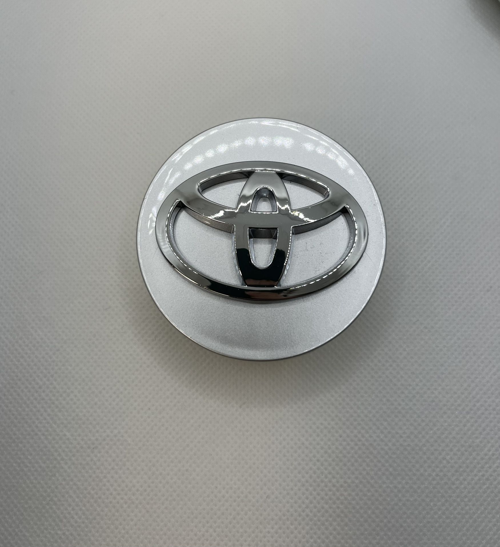 Set Of 4 Toyota Center Caps Silver With Chrome 62mm Camry Avalon Corolla 