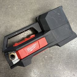 Milwaukee M18 Vacuum Pump