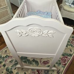 Crib / Bassinet 