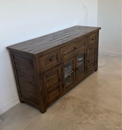 Sideboard/buffet