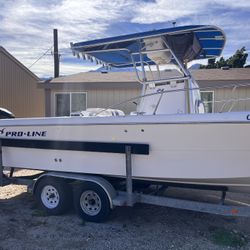 2001 Proline Boat 