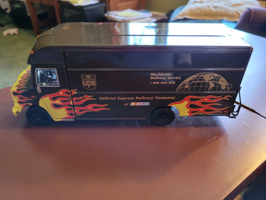 Vintage Ups Dellvery Truck