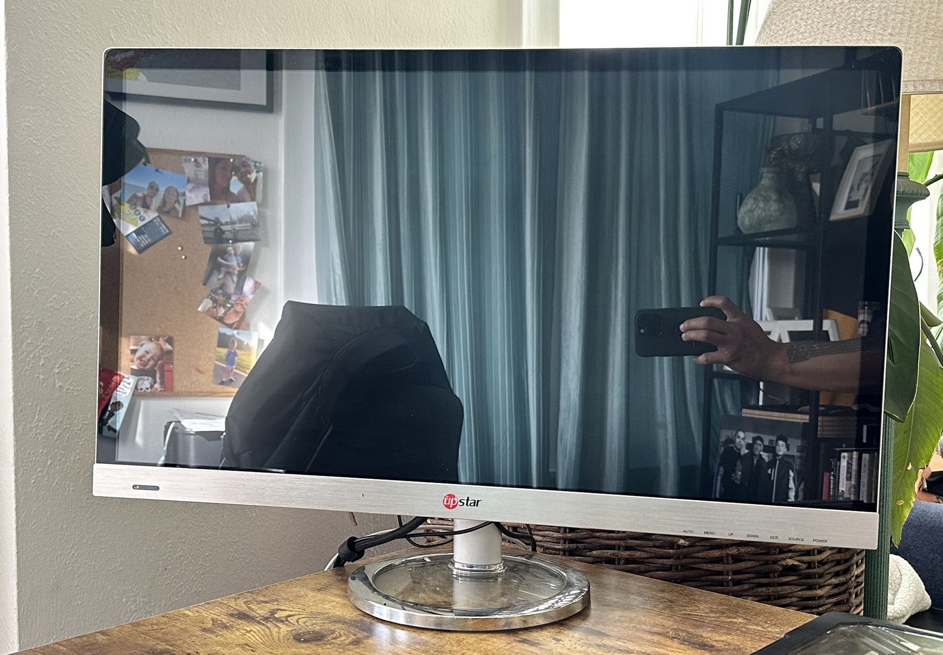 24” 4K COMPUTER MONITOR 