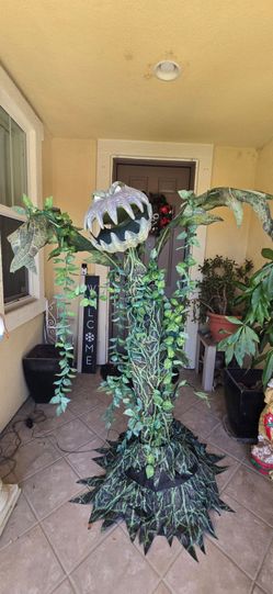 Green plant eating animatronic