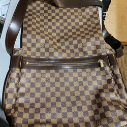 Louis Vuitton Messenger Bag