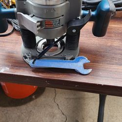 Router bosch  model 1617EVS