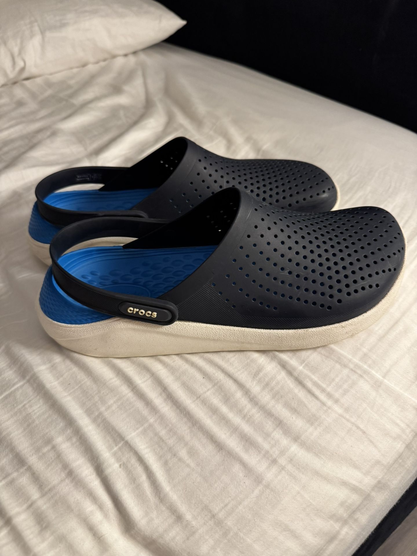 CROCS Lite Ride Clogs/Slippers/Shoes. Men’s Size: 11. Blue/White. Like New!