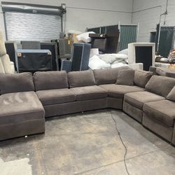 Macys Brand Radley Sectional $650
