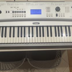 Yamaha Portable Grand DGX-230