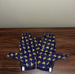 Under Armour Blur Limited Edition Football Receiver Gloves Size XXL for  Sale in Las Vegas, NV - OfferUp