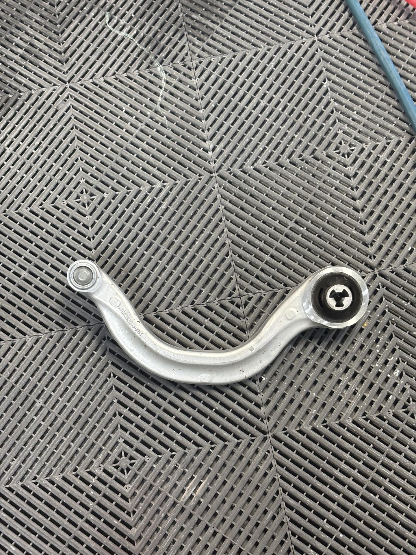 17-24 MODEL3/Y FR LH LOWER CONTROL ARM OEM