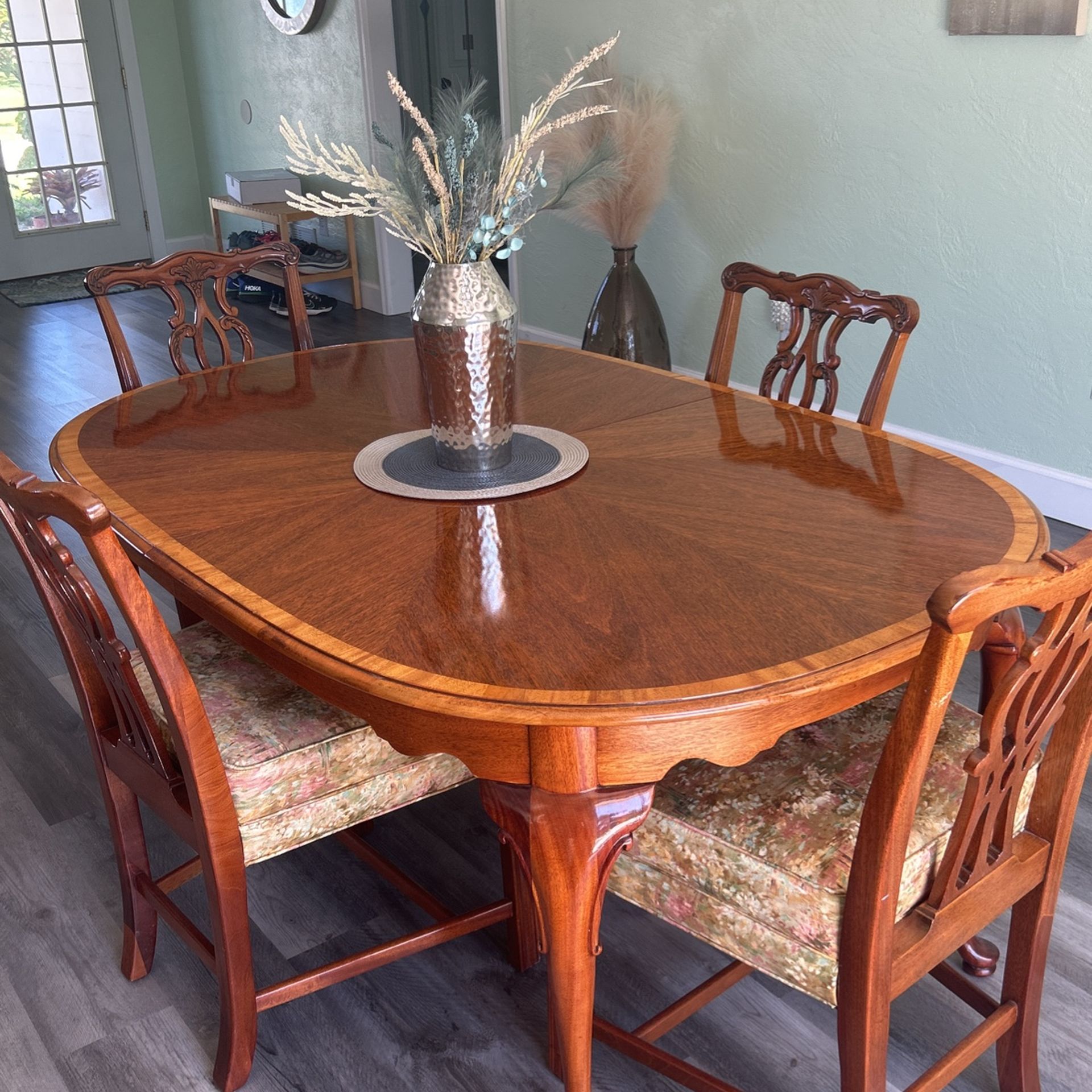 Dining Set - Extendable Thomasville Vintage Solid Mahogany Wood Table With 6 Chairs
