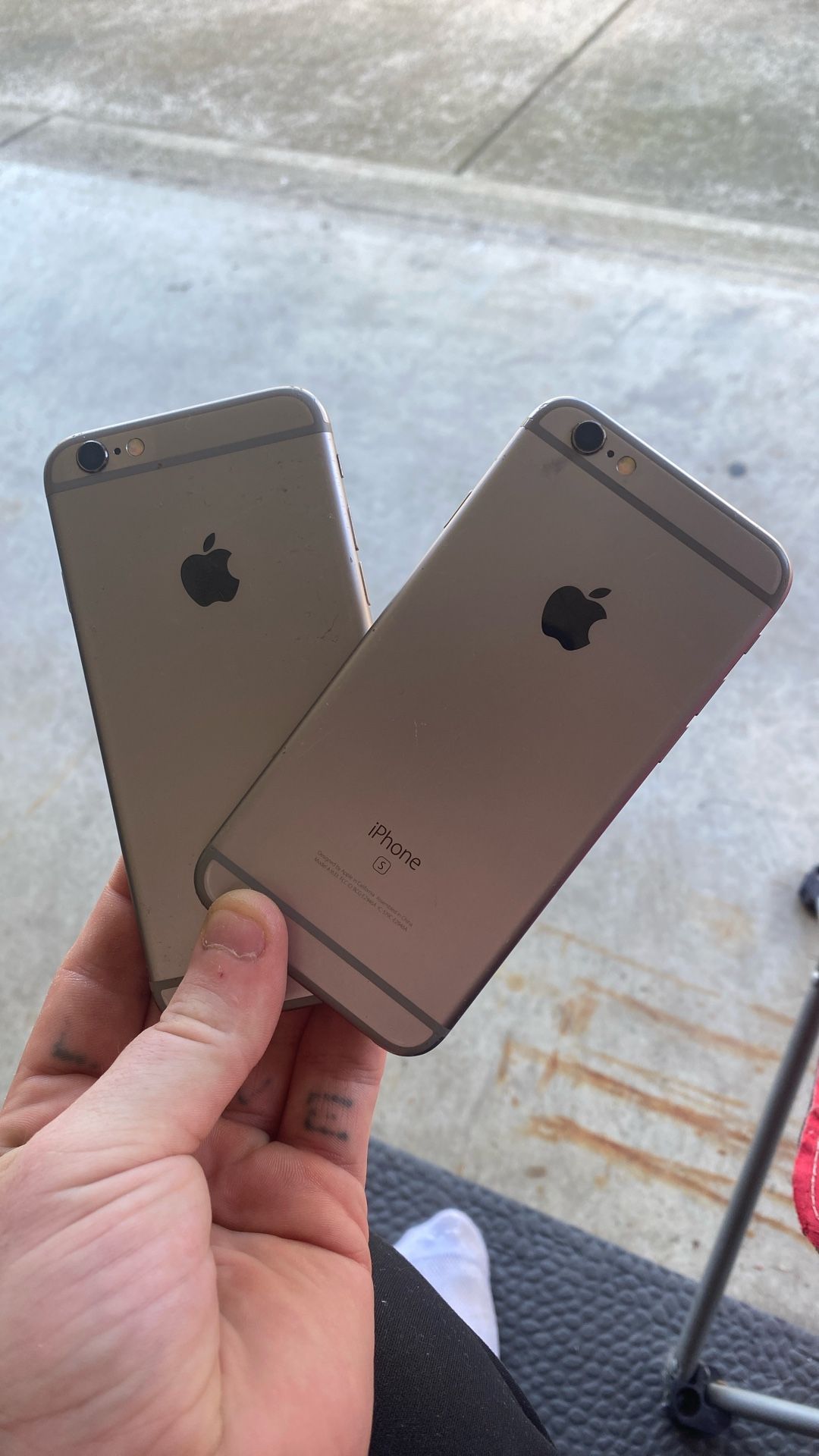 iPhone 6S Broken Screen/ iPhone 6S (50$:80$for Both)