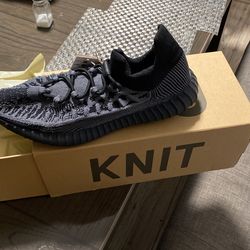 YZY 350 V2 COMPCT