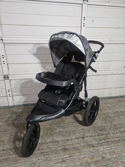 Baby Jeep Stroller – Good Condition!
Nice and comfortable Baby Jeep stroller in good condition. Perfect for taking your little one out for walks or