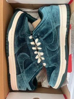 Green dunks boys 5.5 , women 7