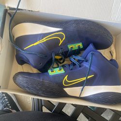 Nike Kyrie Flytrap IV Basketball Shoes – Size 8 Men (9.5 Women) – With Box