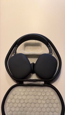 Apple AirPods Max (Gen 1) Headphones with Case