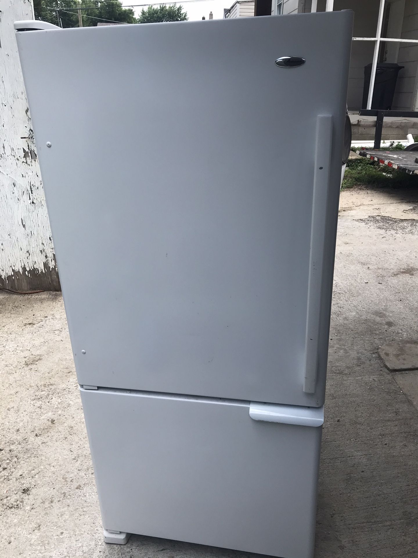 Refrigerator for 200
