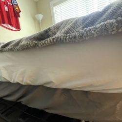 Free Two Twin Size Mattress - Excellent Condition (White and gray)