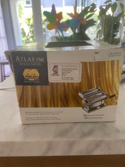 Atlas pasta making machine