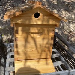 Bee Hive Includes Bees Incudes bee Home With Valves For Easy Extraction Of Honey
