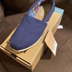 Toms Size 6