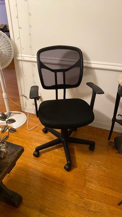 Black Mesh Back Office Chair with Armrests