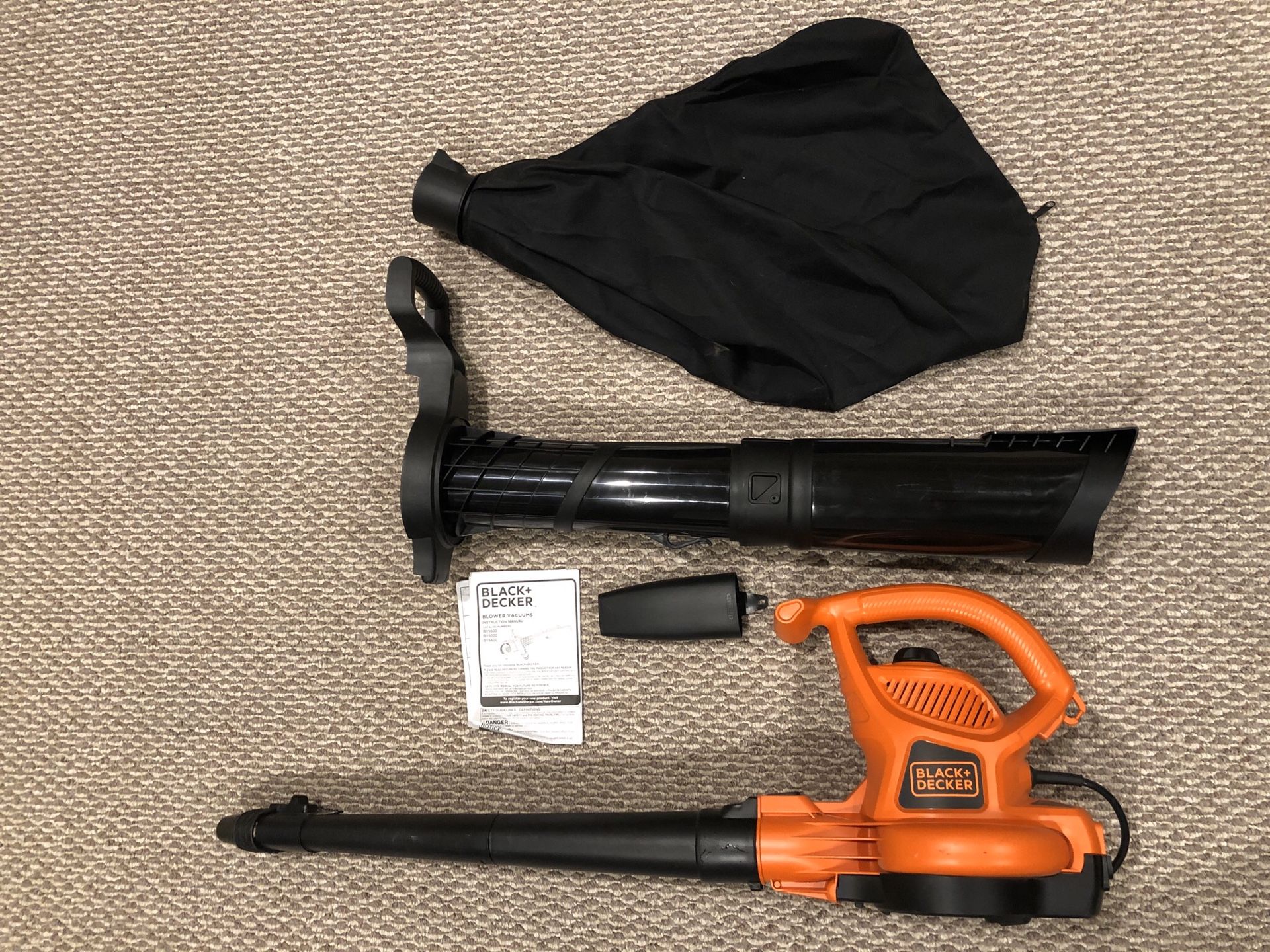 Leaf blower (almost never used) with vac/mulcher Black and Decker