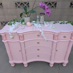 Gorgeous Vintage Pulaski Dresser
