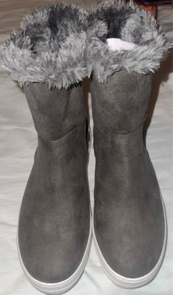Women's Gray Faux Fur Winter Boots - Size 7.5