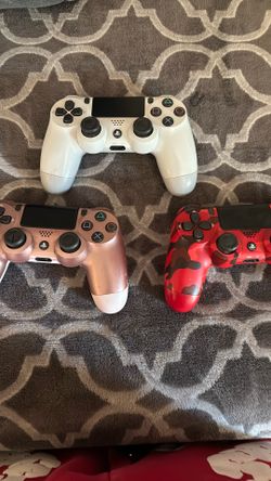 3 ps4 controllers