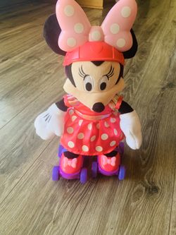 Minnie with roller skates