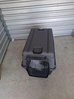 Brand New SportPet Designs X-Large Plastic Dog Kennel – Minor Cosmetic Damage
