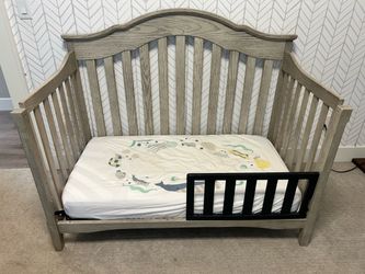 Nursery set! Convertible Crib Toddler Bed with Mattress and Dresser