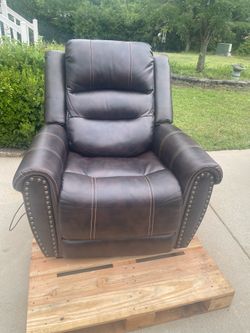 Oscar Power Lift Recliner with Right-Hand Control & Power Headrest by Flexsteel