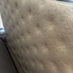 Queen Size Mattress And Box Spring 