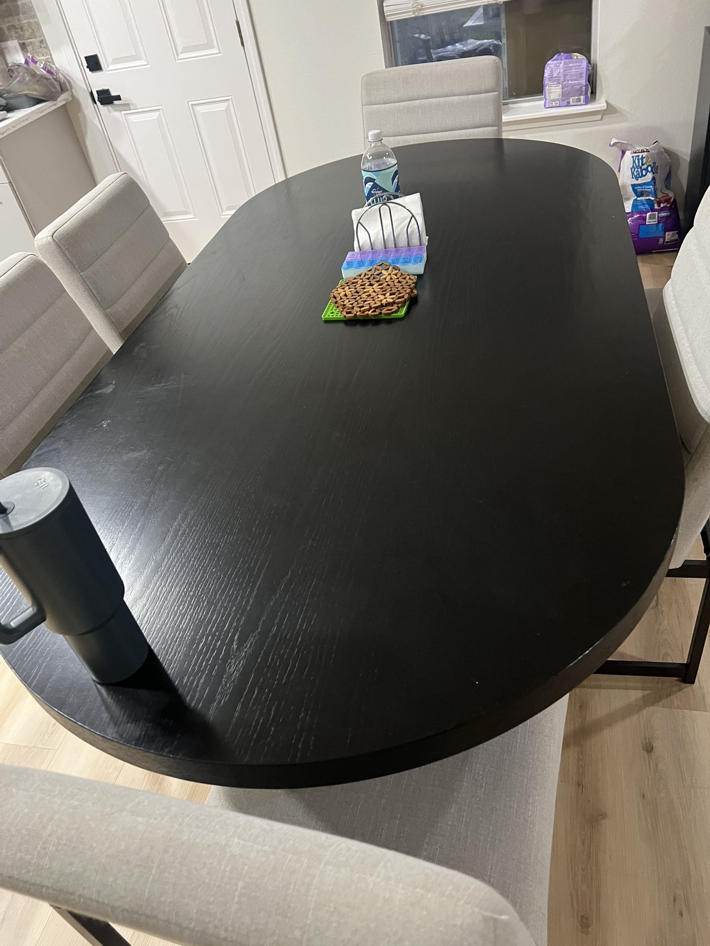 DINNING TABLE FOR SALE NO CHIARS INCULDED