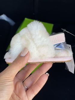 UGG Fluffy Sandals