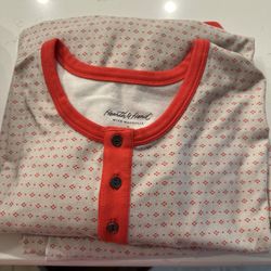 PORCH ALERT‼️   Monday 12/29.                                FREE WOMEN'S  PAJAMAS