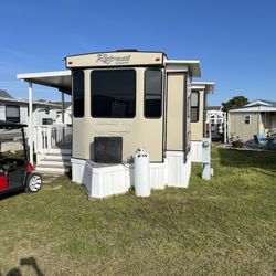 REDUCED 2017 Keystone Retreat In Goose Creek RV Park