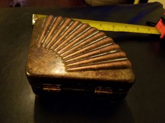 Metal Seashell container