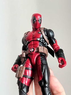Marvel legends maximum Deadpool (missing guns and swords hands and head accessories only)