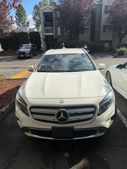 Mercedes Benz GLA (contact info removed)