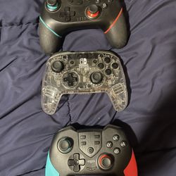 3 Nintendo Switch Controllers 
