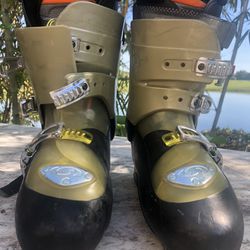 Pair of Salomon ELLIPSE 9.0 Men’s Ski Boots Size 11.5