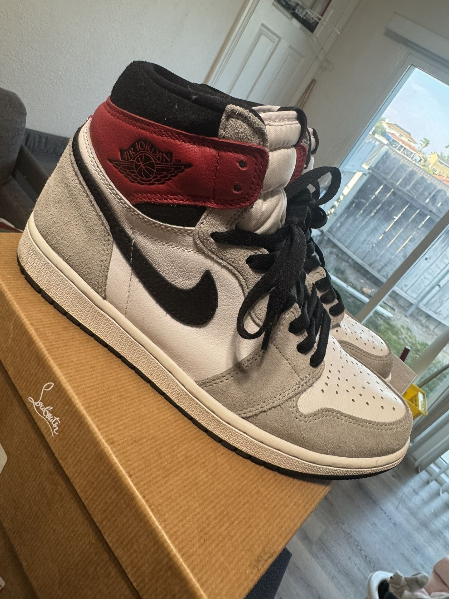 Air Jordan 1 Retro High OG 'Smoke grey