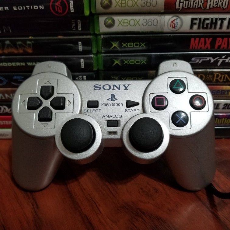 Silver Playstation 2 / PS2 Controller 